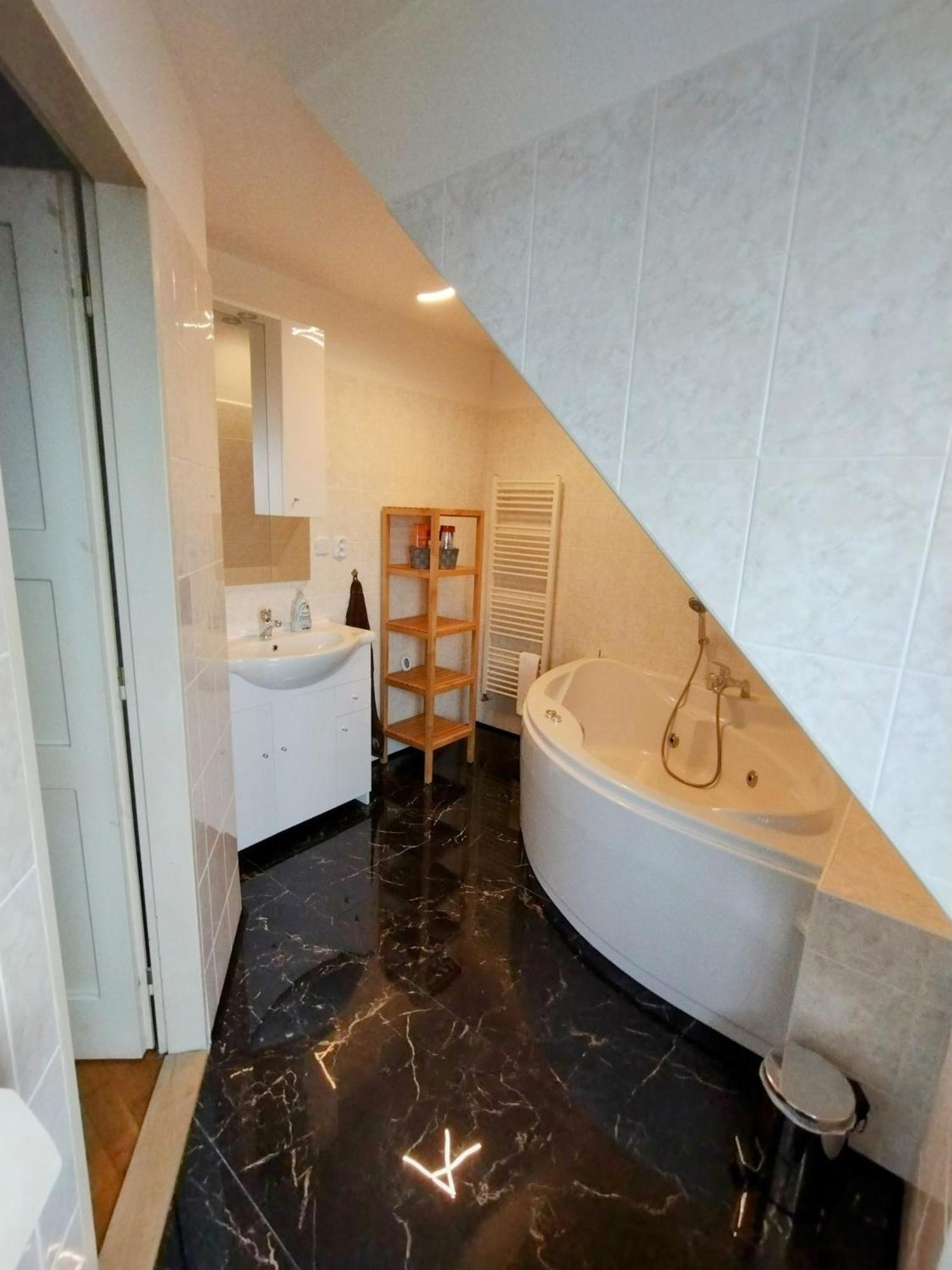 Appartement Duplex With Garden à Prague Extérieur photo